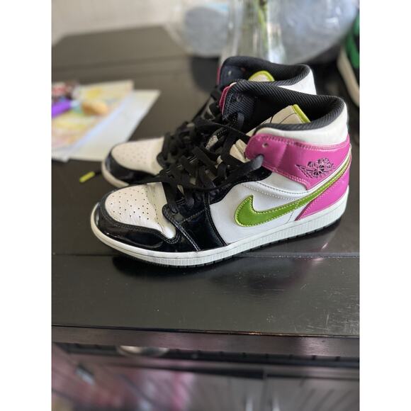 Size 8.5 - Air Jordan 1 SE Mid Cyber Active Fuchsia NBS165 main image 4